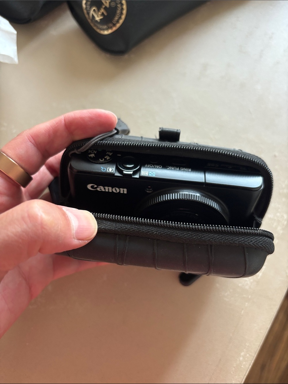 Canon S95 - Picture 3 of 3